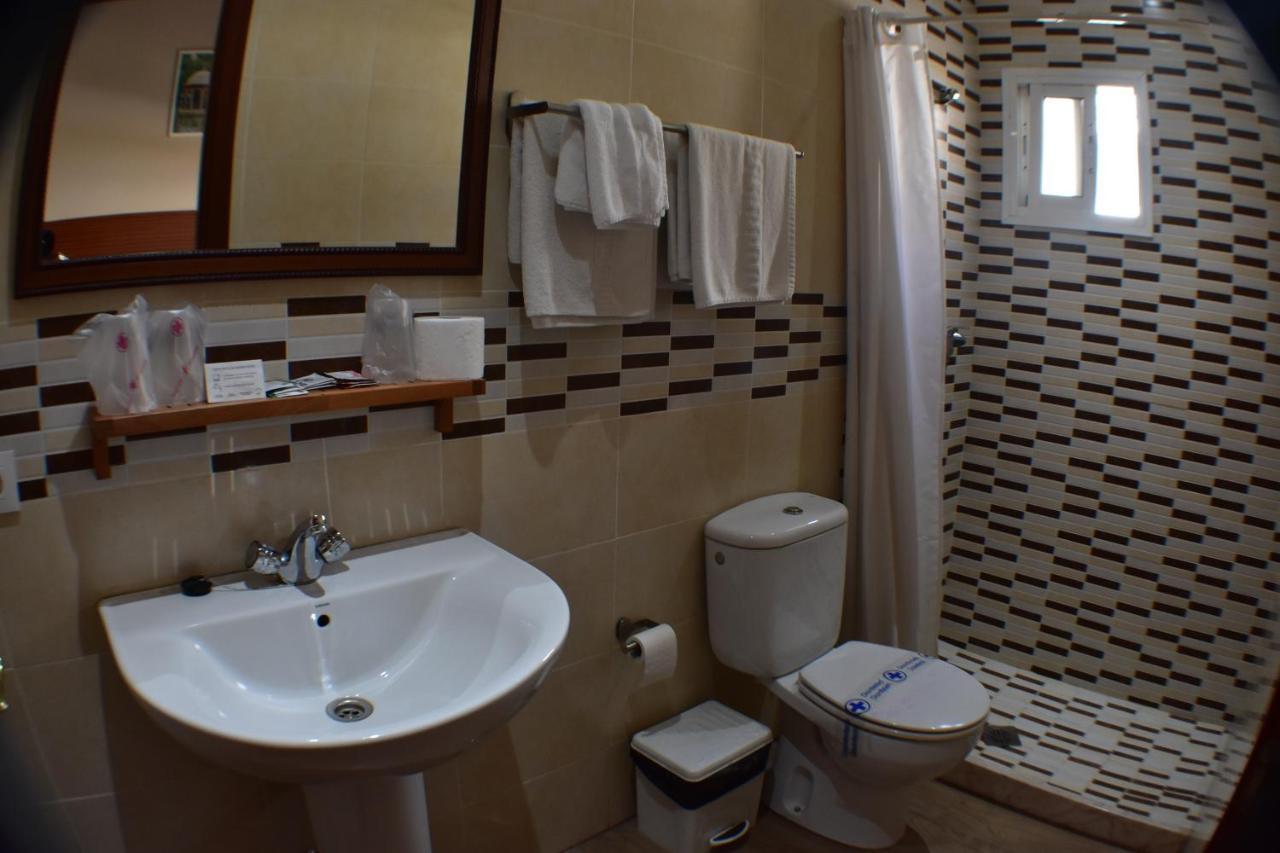 Hostal Alamare เซบีญา ภายนอก รูปภาพ