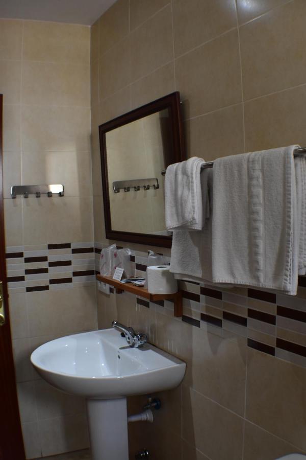 Hostal Alamare เซบีญา ภายนอก รูปภาพ