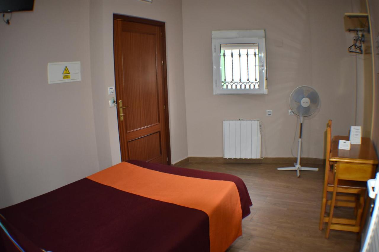 Hostal Alamare เซบีญา ภายนอก รูปภาพ