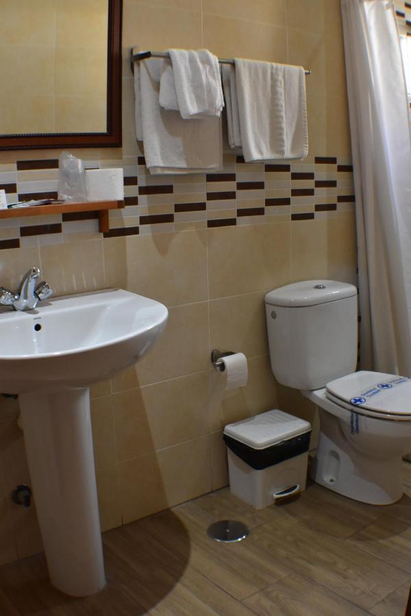Hostal Alamare เซบีญา ภายนอก รูปภาพ