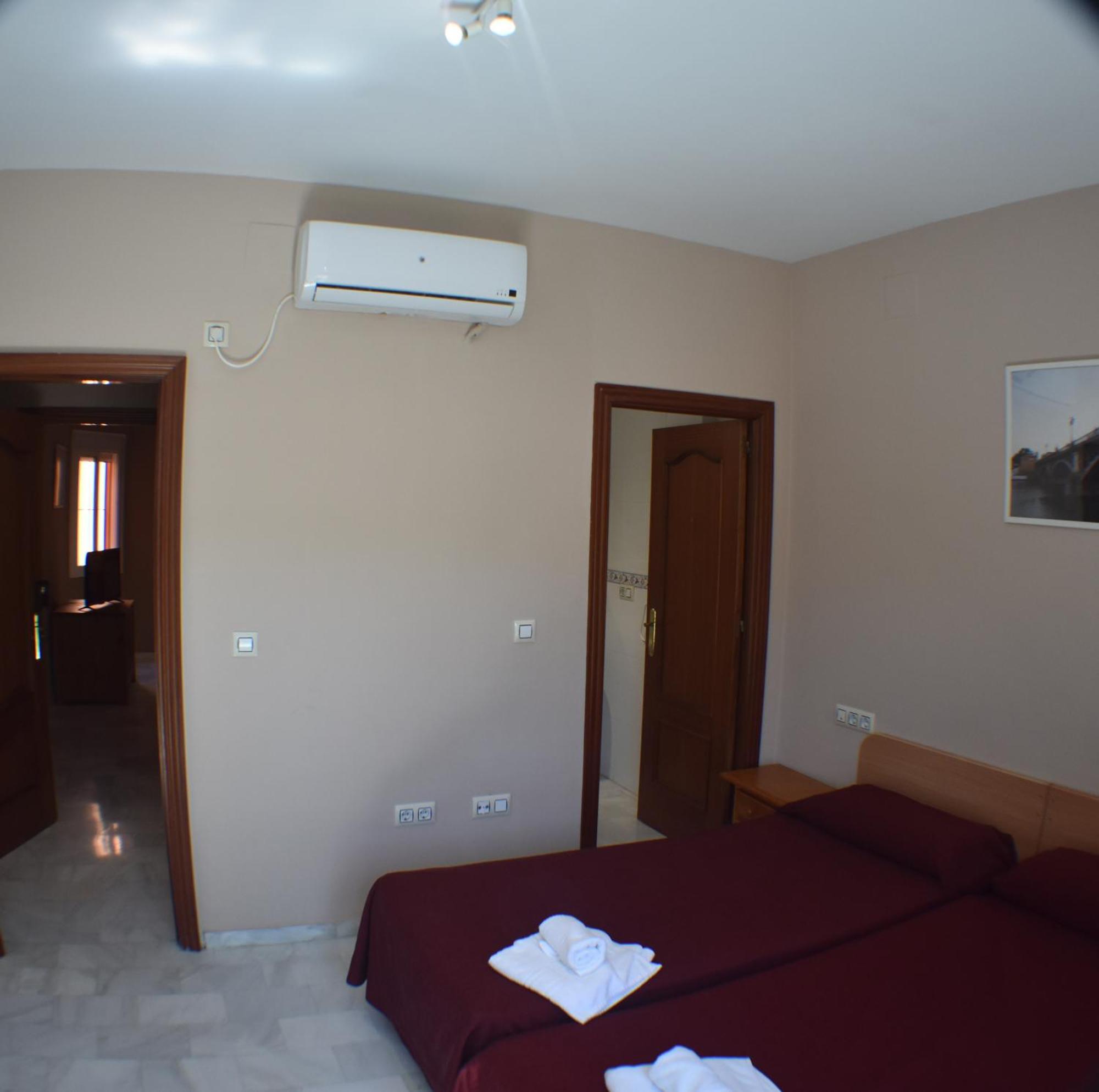 Hostal Alamare เซบีญา ภายนอก รูปภาพ
