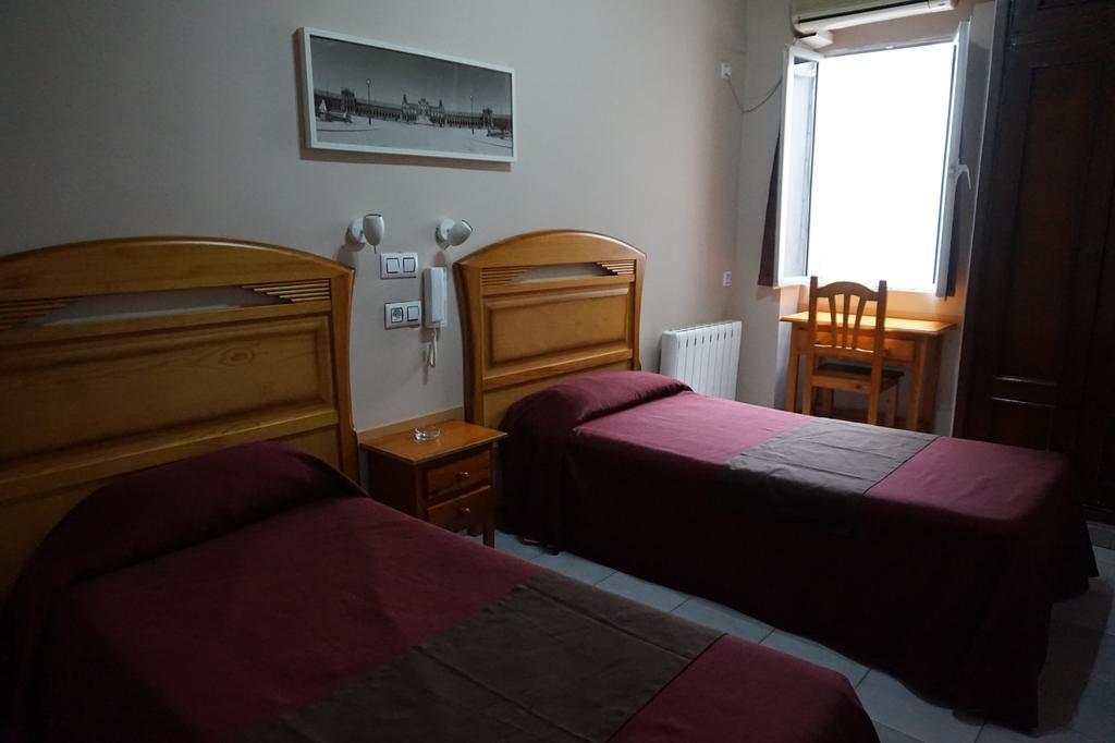 Hostal Alamare เซบีญา ภายนอก รูปภาพ