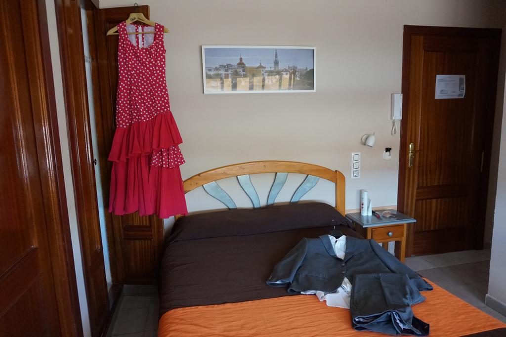 Hostal Alamare เซบีญา ภายนอก รูปภาพ
